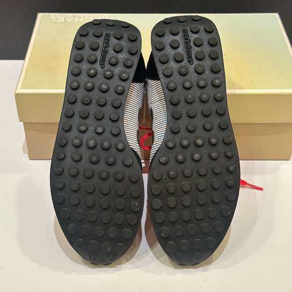 New Balance Black and White Sneakers with Pink Laces - Picture 6 of 8